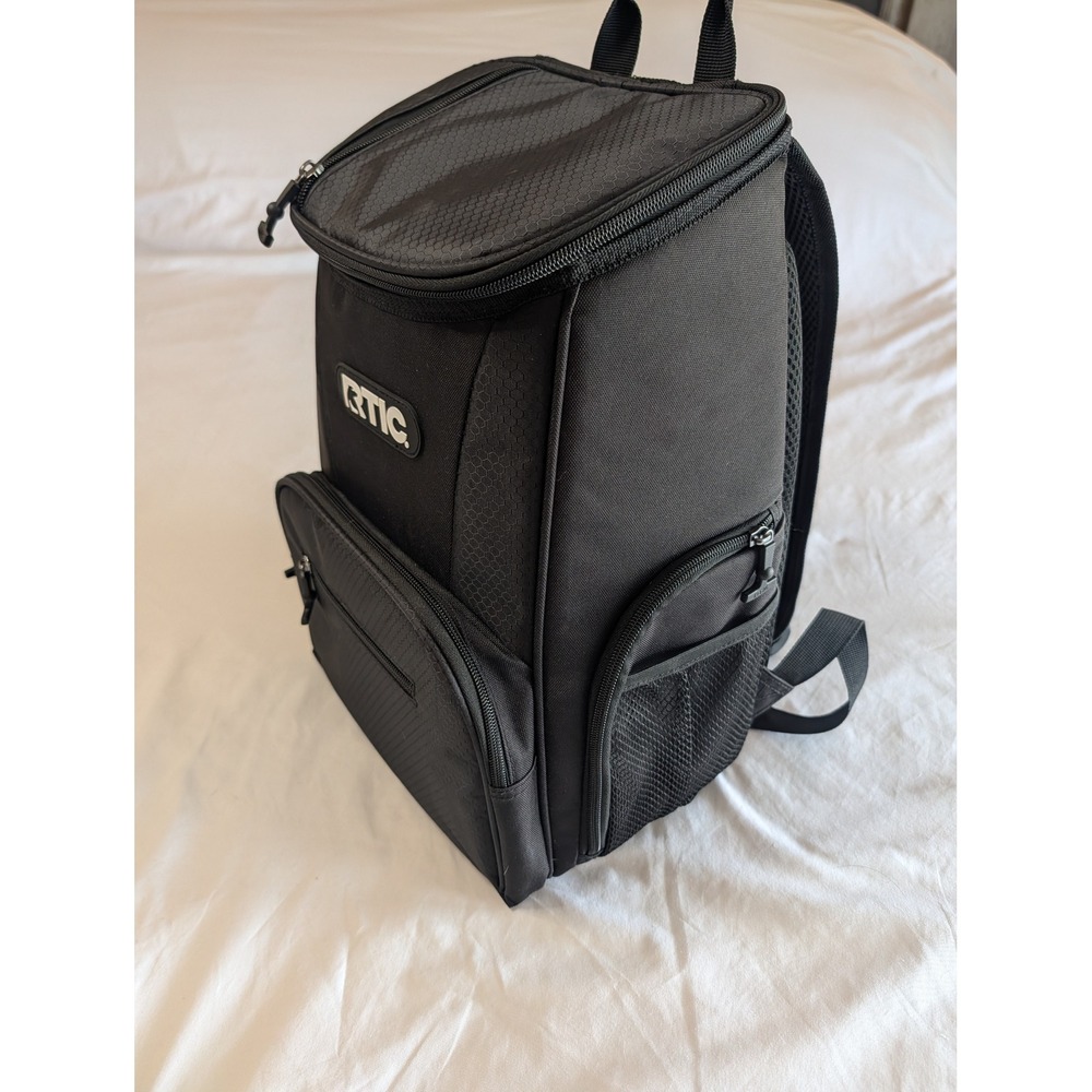 RTIC Backpack Cooler Black Insulated Soft Sided Cooler Bag Hiking Camping
